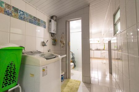 Casa à venda com 270m², 4 quartos e 5 vagas Casa à venda com 270m², 4 quartos e 5 vagasÁrea de Serviço
