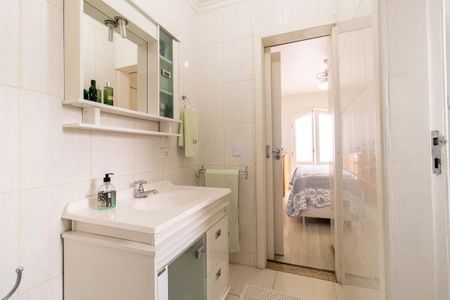 Casa à venda com 270m², 4 quartos e 5 vagas Casa à venda com 270m², 4 quartos e 5 vagasBanheiro da Suíte 2