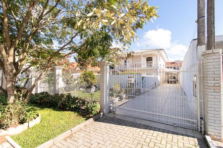 Casa à venda com 270m², 4 quartos e 5 vagas Casa à venda com 270m², 4 quartos e 5 vagasFachada