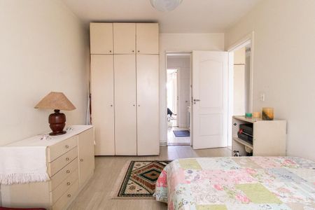 Casa à venda com 270m², 4 quartos e 5 vagas Casa à venda com 270m², 4 quartos e 5 vagasQuarto 1