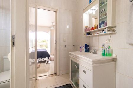 Casa à venda com 270m², 4 quartos e 5 vagas Casa à venda com 270m², 4 quartos e 5 vagasBanheiro 1