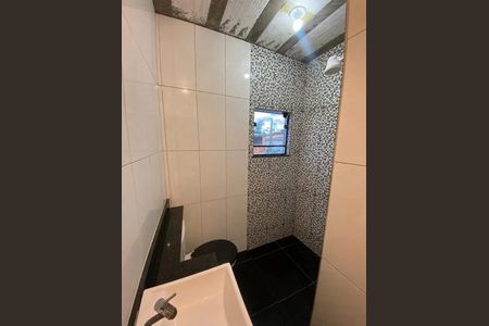Banheiro de casa para alugar com 1 quarto, 60m² em Jardim Keralux, São Paulo