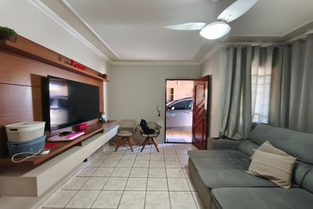 Casa à venda com 120m², 2 quartos e 2 vagasSala