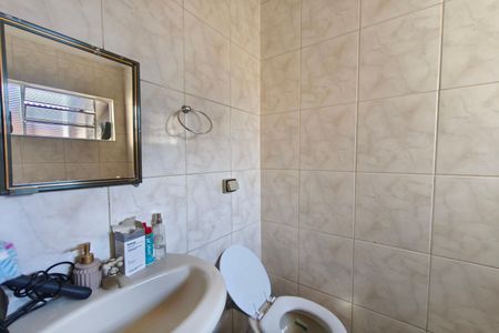 Casa à venda com 120m², 2 quartos e 2 vagasBanheiro Social 
