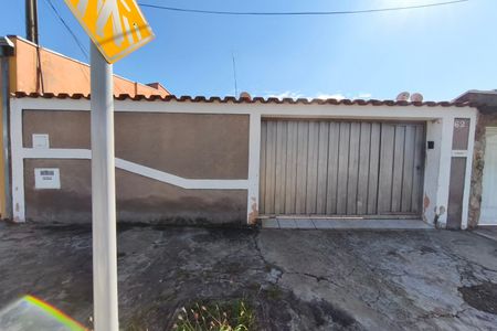 Casa à venda com 120m², 2 quartos e 2 vagasFachada