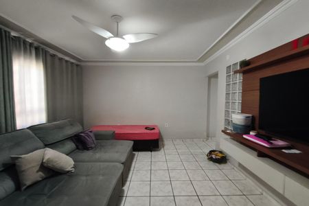 Casa à venda com 120m², 2 quartos e 2 vagasSala