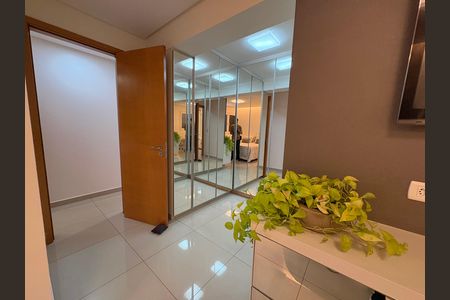 Apartamento à venda com 110m², 3 quartos e 2 vagas Apartamento à venda com 110m², 3 quartos e 2 vagasCloset