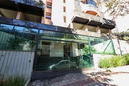 Apartamento à venda com 140m², 4 quartos e 3 vagasFachada e portaria