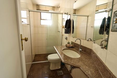 Apartamento à venda com 140m², 4 quartos e 3 vagasBanheiro da Suíte