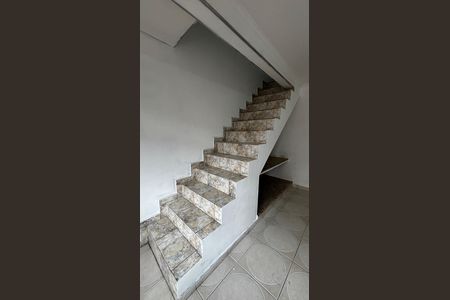 Escada de casa para alugar com 2 quartos, 125m² em Vila Sao Pedro, Santo André