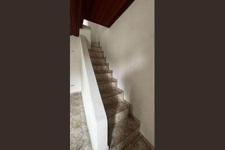 Casa para alugar com 125m², 2 quartos e sem vaga Casa para alugar com 125m², 2 quartos e sem vagaEscada