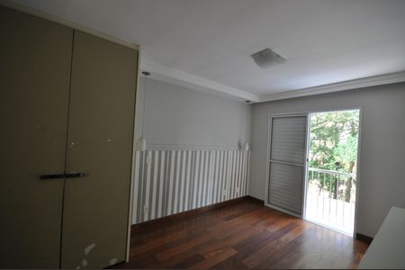 Casa de condomínio à venda com 240m², 3 quartos e 3 vagasSuíte 2