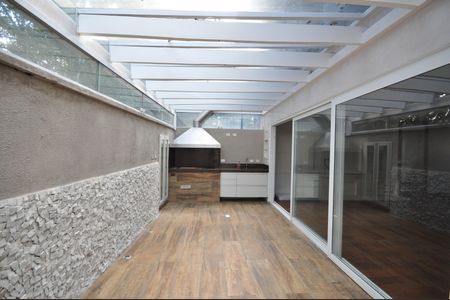 Casa de condomínio à venda com 240m², 3 quartos e 3 vagasChurrasqueira