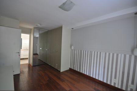 Casa de condomínio à venda com 240m², 3 quartos e 3 vagasSuíte 2