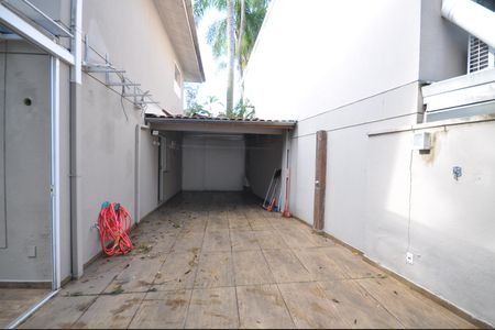 Casa de condomínio à venda com 240m², 3 quartos e 3 vagasQuintal
