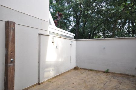Casa de condomínio à venda com 240m², 3 quartos e 3 vagasQuintal