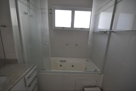 Casa de condomínio à venda com 240m², 3 quartos e 3 vagasBanheiro da Suíte 2