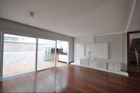 Casa de condomínio à venda com 240m², 3 quartos e 3 vagasSala