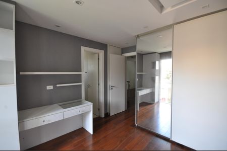 Casa de condomínio à venda com 240m², 3 quartos e 3 vagasSuíte 1