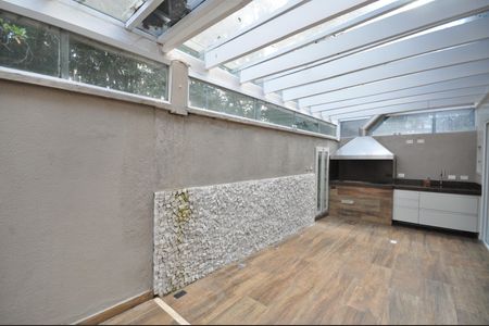 Casa de condomínio à venda com 240m², 3 quartos e 3 vagasChurrasqueira