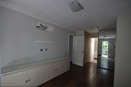 Casa de condomínio à venda com 240m², 3 quartos e 3 vagasSuíte 2