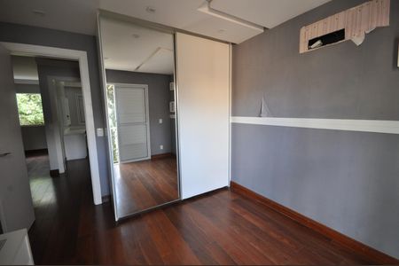 Casa de condomínio à venda com 240m², 3 quartos e 3 vagasSuíte 1