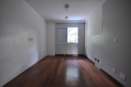 Casa de condomínio à venda com 240m², 3 quartos e 3 vagasSala de TV