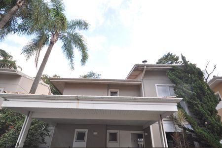 Casa de condomínio à venda com 240m², 3 quartos e 3 vagasFachada
