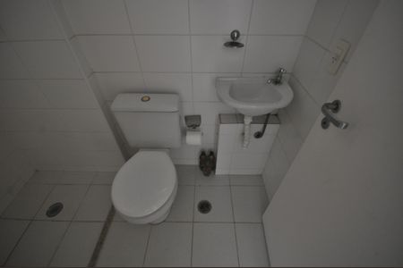 Casa de condomínio à venda com 240m², 3 quartos e 3 vagasBanheiro de serviço