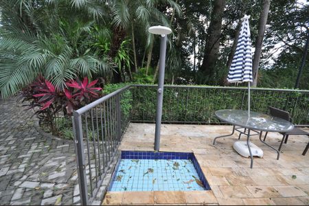 Casa de condomínio à venda com 240m², 3 quartos e 3 vagasÁrea comum - Piscina