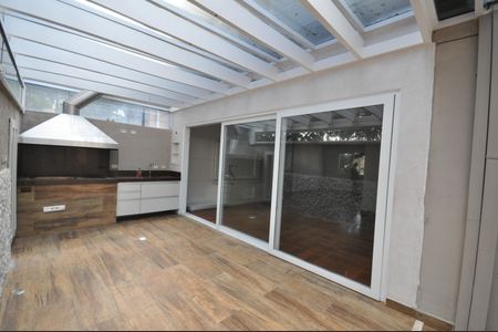 Casa de condomínio à venda com 240m², 3 quartos e 3 vagasChurrasqueira