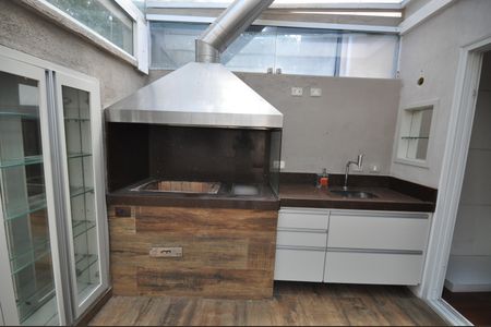 Casa de condomínio à venda com 240m², 3 quartos e 3 vagasChurrasqueira