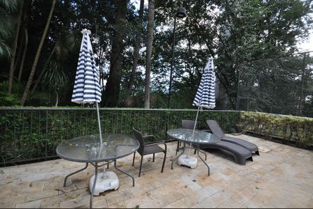 Casa de condomínio à venda com 240m², 3 quartos e 3 vagasÁrea comum - Piscina