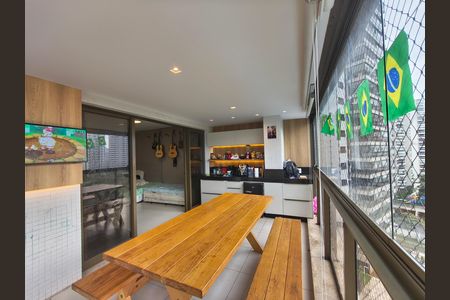 Apartamento para alugar com 160m², 4 quartos e 2 vagas