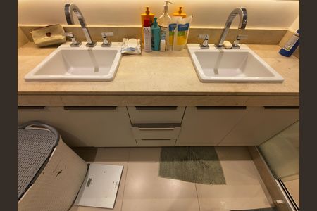 Apartamento para alugar com 160m², 4 quartos e 2 vagas
