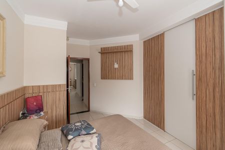 Casa à venda com 154m², 3 quartos e 4 vagasSuite 