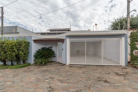 Casa à venda com 154m², 3 quartos e 4 vagasFachada 
