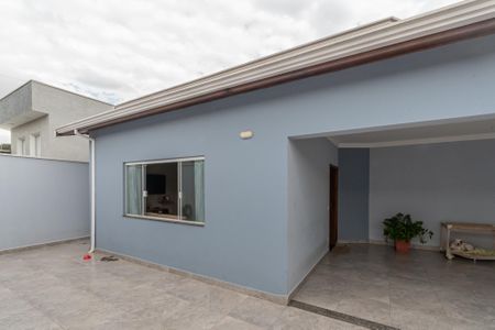 Casa à venda com 154m², 3 quartos e 4 vagasQuintal 