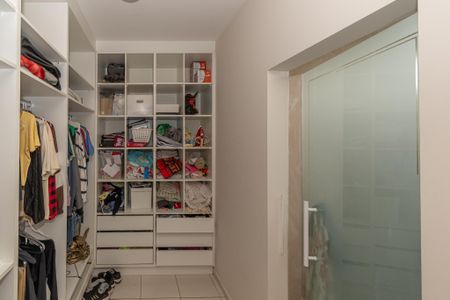 Casa à venda com 154m², 3 quartos e 4 vagasCloset da suíte 