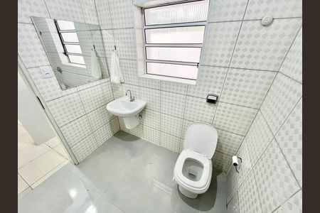 Casa para alugar com 117m², 4 quartos e 2 vagas Casa para alugar com 117m², 4 quartos e 2 vagasBanheiro 2