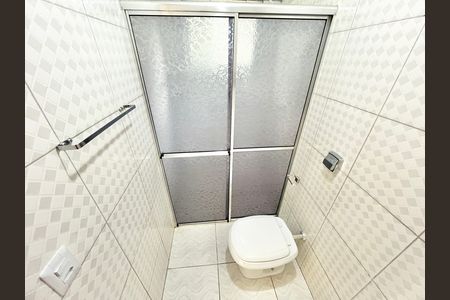 Casa para alugar com 117m², 4 quartos e 2 vagas Casa para alugar com 117m², 4 quartos e 2 vagasBanheiro da Suíte