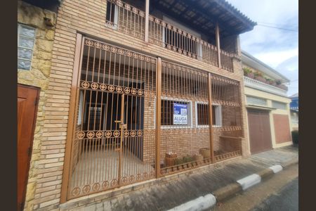 Casa para alugar com 210m², 3 quartos e sem vaga Casa para alugar com 210m², 3 quartos e sem vagaFachada com placa QuintoAndar