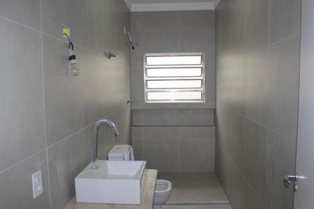 Casa para alugar com 210m², 3 quartos e sem vagaBanheiro social