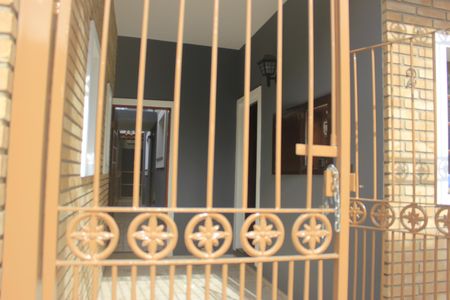 Casa para alugar com 210m², 3 quartos e sem vagaFachada com placa QuintoAndar