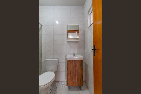 Banheiro de kitnet/studio para alugar com 1 quarto, 28m² em Chapéu do Sol, Porto Alegre