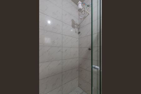 Banheiro de kitnet/studio para alugar com 1 quarto, 28m² em Chapéu do Sol, Porto Alegre