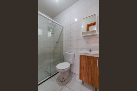 Banheiro de kitnet/studio para alugar com 1 quarto, 28m² em Chapéu do Sol, Porto Alegre