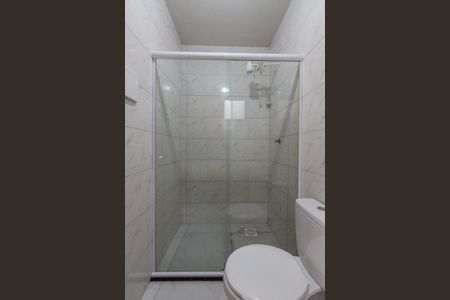 Banheiro de kitnet/studio para alugar com 1 quarto, 28m² em Chapéu do Sol, Porto Alegre