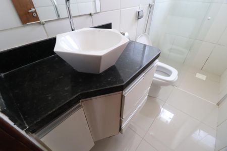 Casa para alugar com 140m², 3 quartos e 2 vagasBanheiro Social