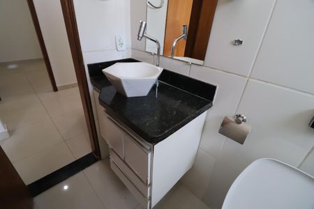 Casa para alugar com 140m², 3 quartos e 2 vagasBanheiro Social